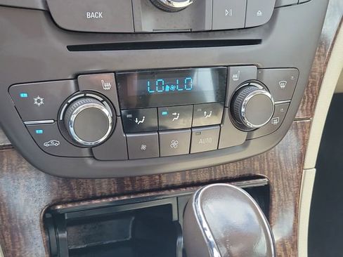 Used 2013 Buick Regal Premium FWD image 26