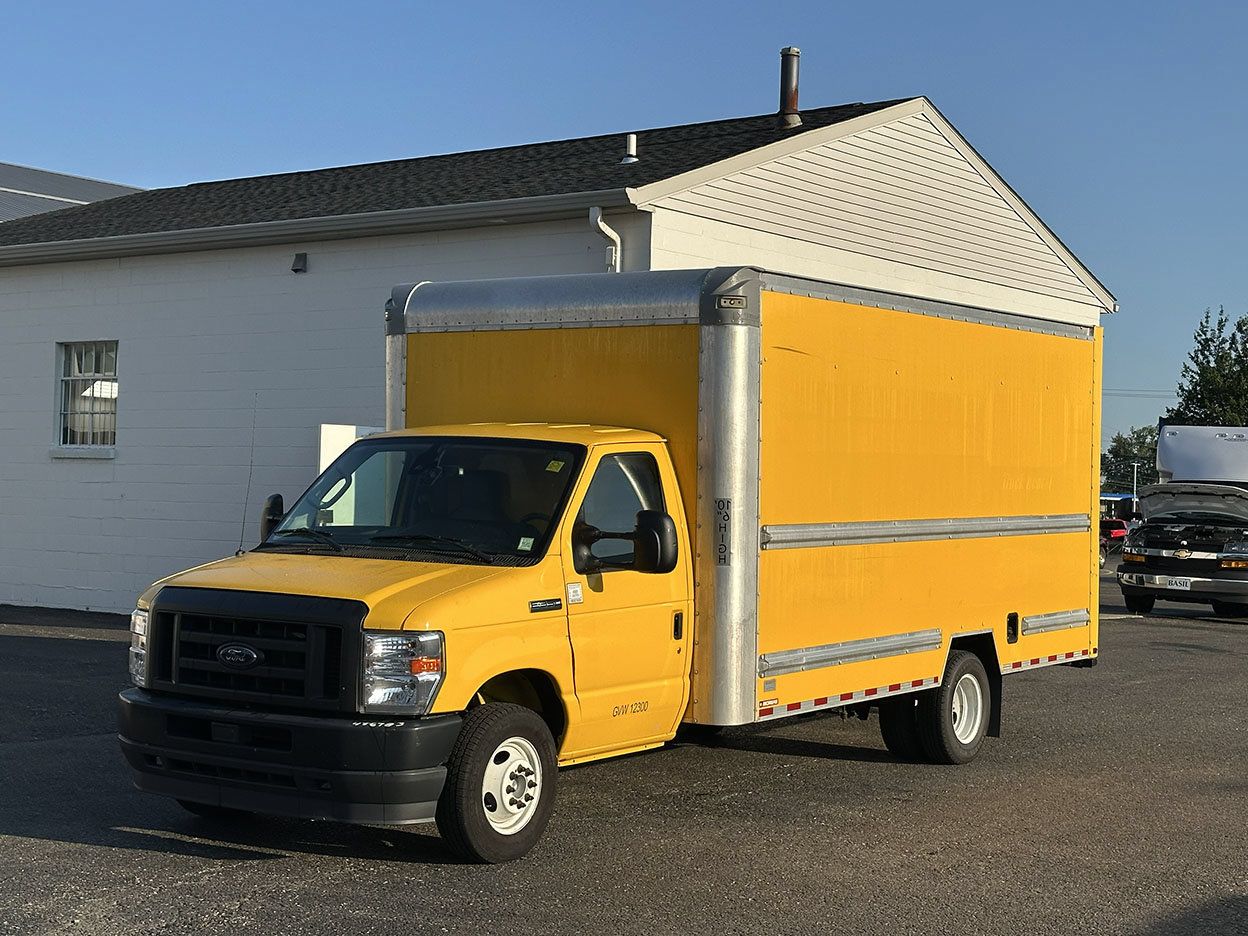 Used 2022 Ford E-350 and Econoline 350 Super Duty RWD image 5