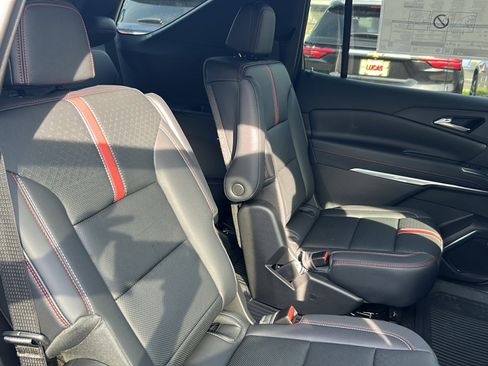 New 2026 Chevrolet Traverse RS w/ LPO, Floor Liner Package AWD/4WD image 15