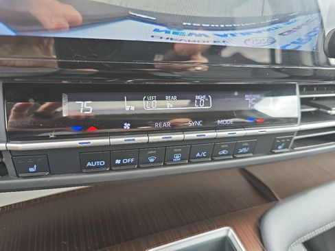 Used 2023 Toyota Sienna XLE image 26