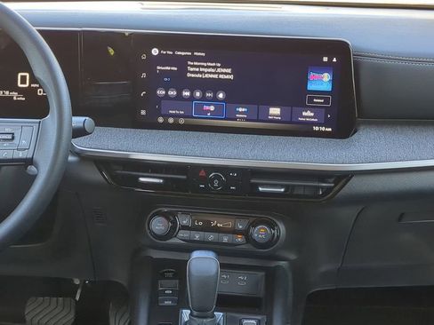 New 2026 Nissan Kicks SV w/ Charging Package FWD image 17