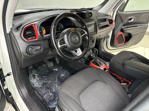 Used 2018 Jeep Renegade Trailhawk w/ Cold Weather Group II AWD/4WD image 11