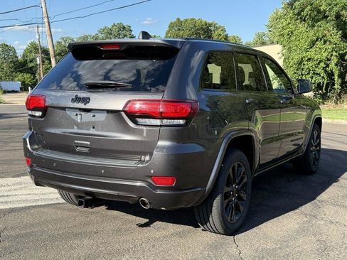 Used 2019 Jeep Grand Cherokee Altitude AWD/4WD image 12