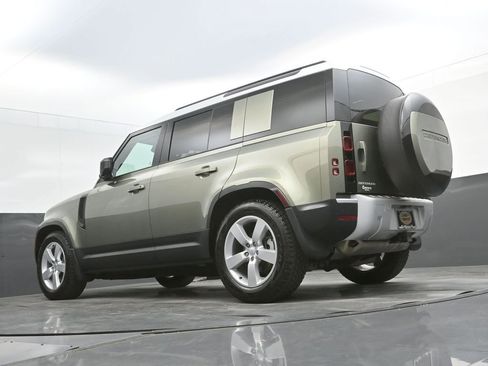 Used 2025 Land Rover Defender 110 S image 34