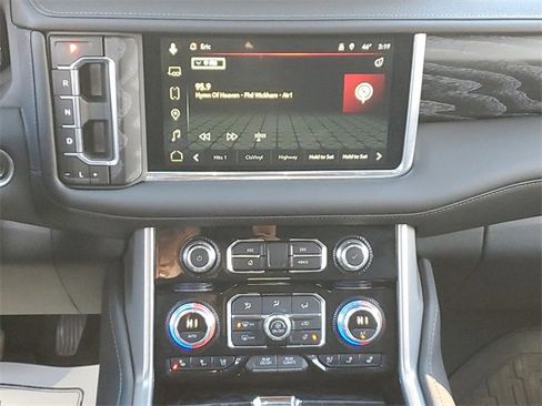 Used 2024 GMC Yukon Denali w/ Advanced Technology Package image 24