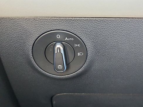 New 2026 Volkswagen Taos SE image 19