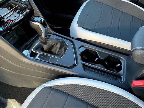 New 2026 Volkswagen Taos SE image 17