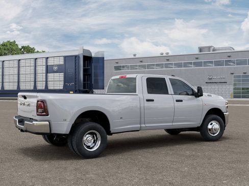 New 2026 RAM 3500 Tradesman AWD/4WD image 32