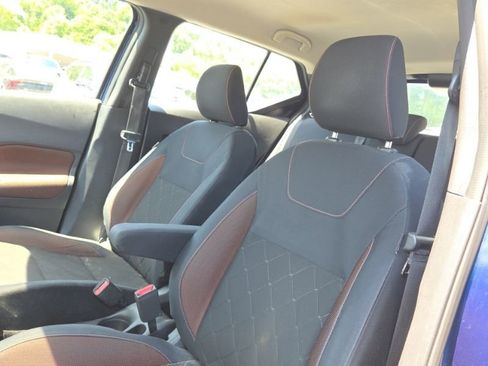 Used 2018 Nissan Kicks SR w/ Interior Electronics Package FWD image 10