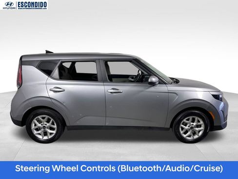 Used 2023 Kia Soul LX w/ LX Technology Package FWD image 7