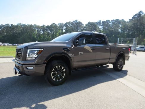 Used 2024 Nissan Titan PRO-4X w/ Pro-4x Convenience Package AWD/4WD image 6