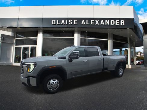 New 2026 GMC Sierra 3500 SLT w/ SLT Convenience Package image 7