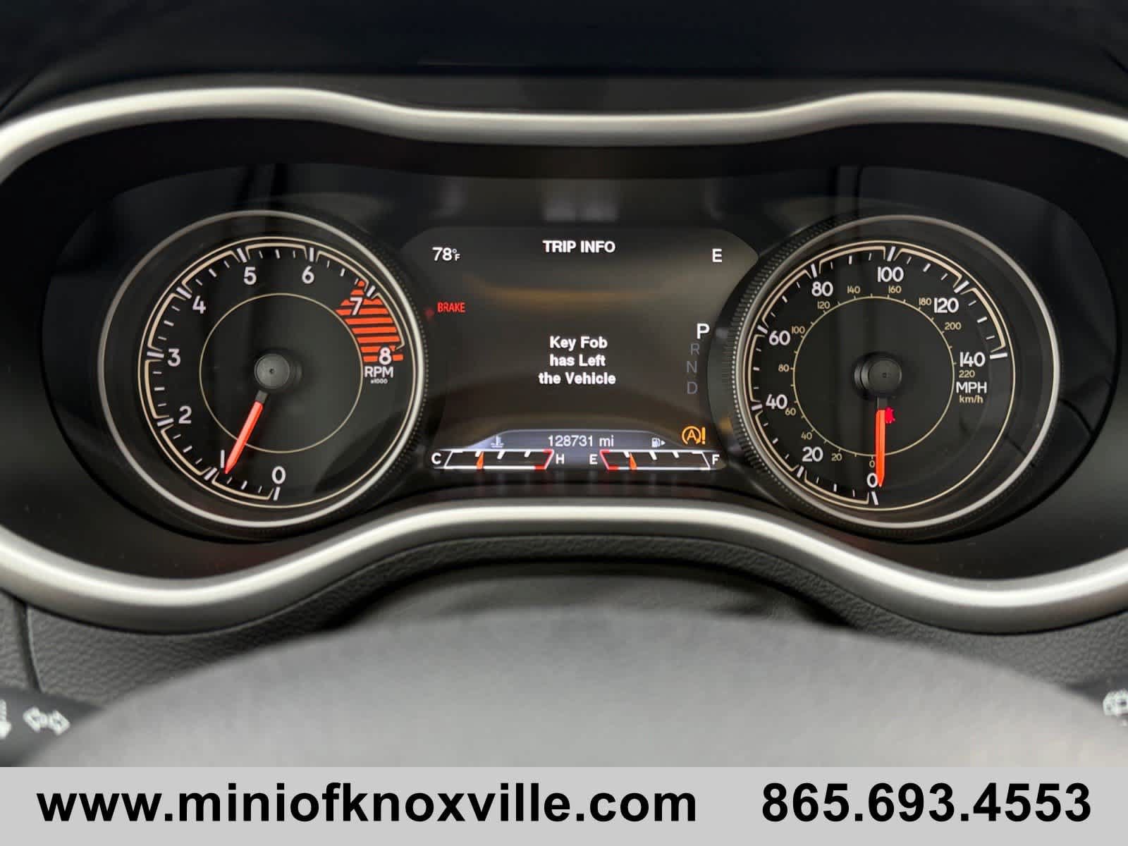 Used 2017 Jeep Cherokee Trailhawk AWD/4WD image 29