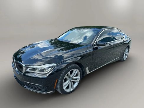 Used 2018 BMW 750i xDrive image 11