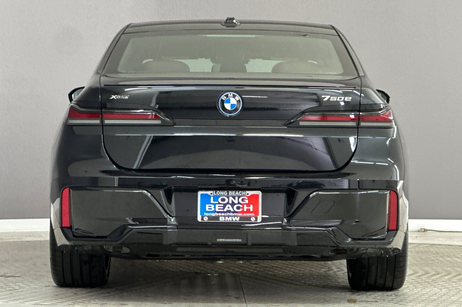 New 2026 BMW 750e xDrive w/ Premium Package AWD/4WD image 10