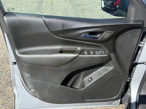 Used 2023 Chevrolet Equinox LT image 9