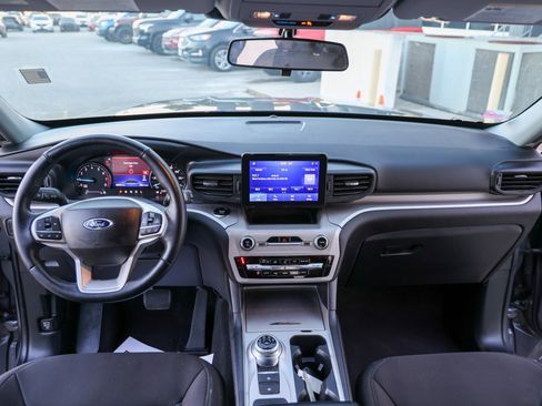 Used 2023 Ford Explorer XLT image 46