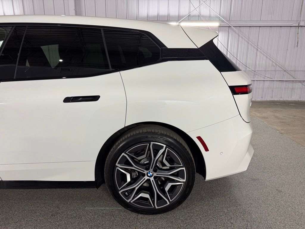 Used 2026 BMW iX xDrive45 AWD/4WD image 18