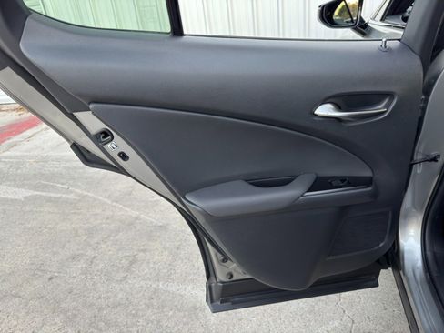 Used 2022 Lexus UX 200 image 41