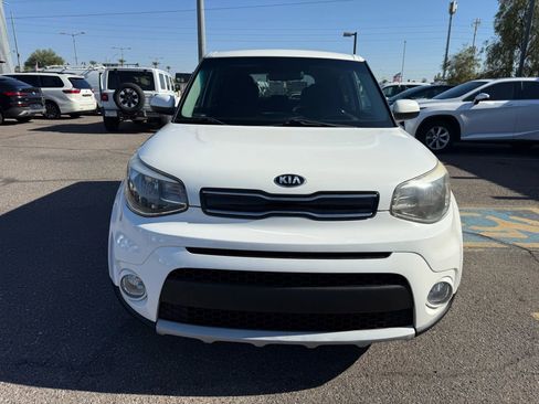 Used 2019 Kia Soul + image 3