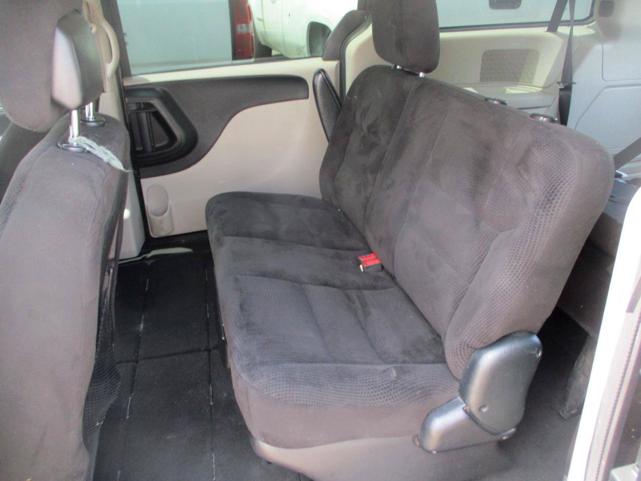 Used 2016 Dodge Grand Caravan American Value Package w/ UConnect Hands-Free Group FWD image 11