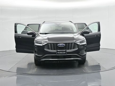 New 2025 Ford Escape SE image 30