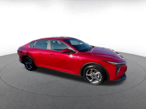 Used 2025 Kia K4 LXS image 2