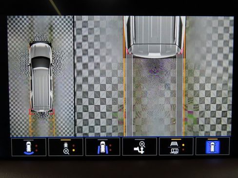 Used 2024 Chevrolet Suburban High Country image 18