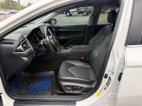 Used 2023 Toyota Camry SE FWD image 11