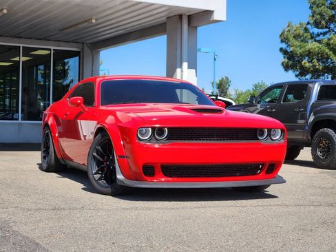 Used 2016 Dodge Challenger SRT RWD image 1