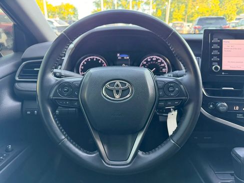 Used 2022 Toyota Camry SE FWD image 19