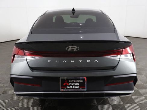 Used 2025 Hyundai Elantra Sport FWD image 10