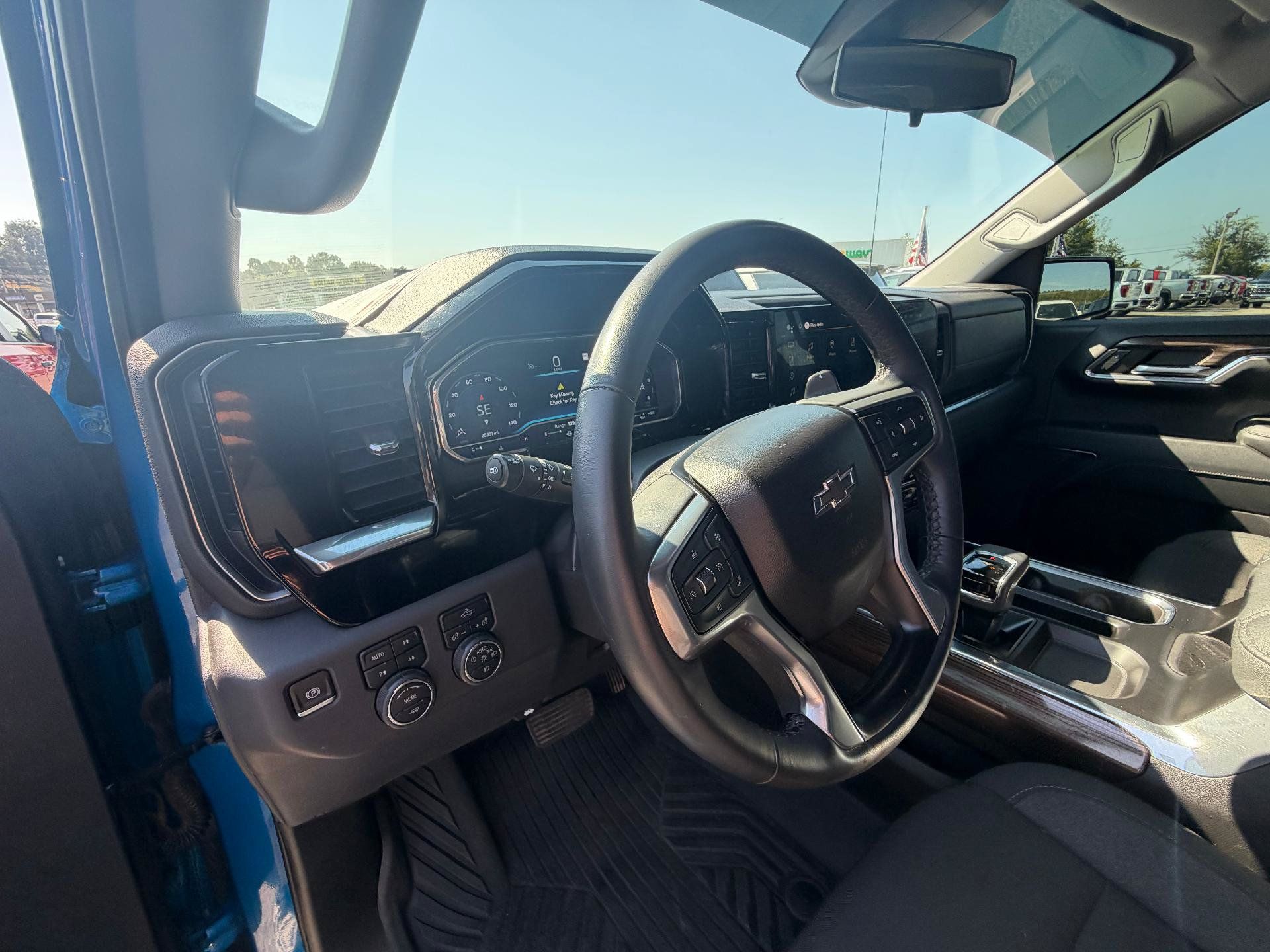 Used 2023 Chevrolet Silverado 1500 LT Trail Boss AWD/4WD image 10