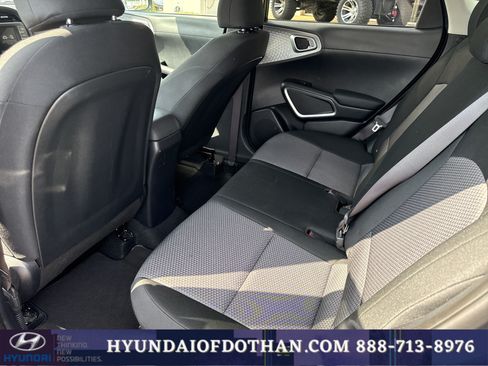 Used 2025 Kia Soul LX w/ LX Technology Package FWD image 12