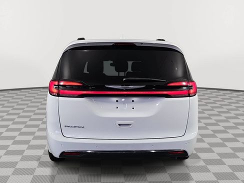 Used 2022 Chrysler Pacifica Touring-L FWD image 7