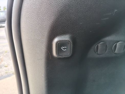 Used 2019 Jeep Cherokee Trailhawk w/ Comfort & Convenience Group AWD/4WD image 26