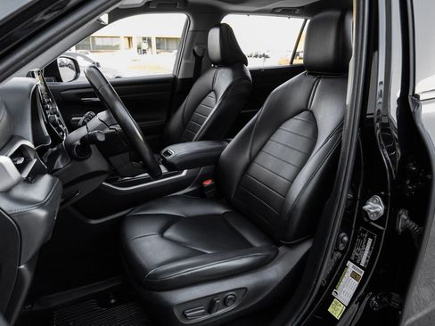 Used 2021 Toyota Highlander XLE image 41