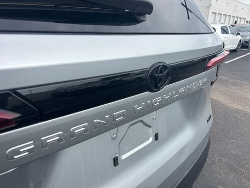 Used 2025 Toyota Grand Highlander FWD image 17