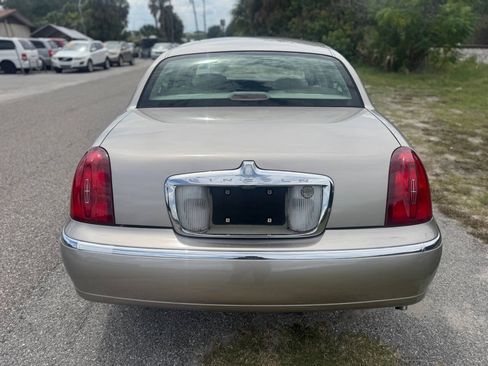 Used 1999 Lincoln Town Car Executive RWD image 9