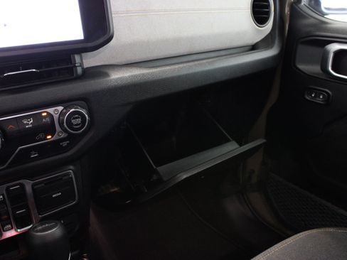 Used 2025 Jeep Gladiator Sport AWD/4WD image 23
