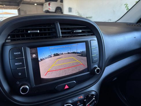 Used 2025 Kia Soul LX w/ LX Technology Package FWD image 22