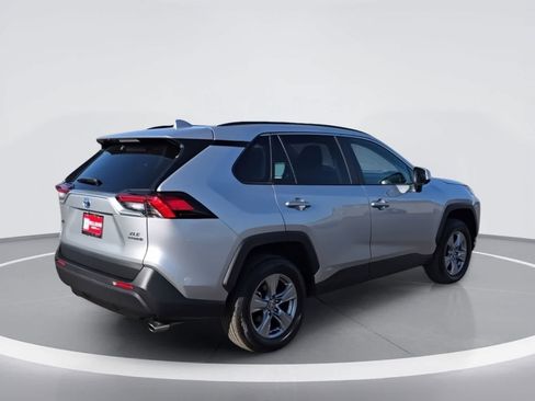 Used 2024 Toyota RAV4 XLE AWD/4WD image 8