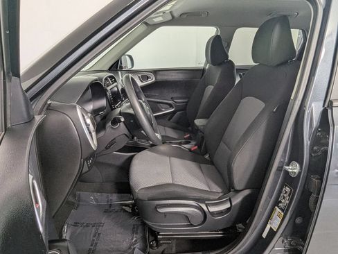Used 2023 Kia Soul LX w/ LX Technology Package FWD image 11
