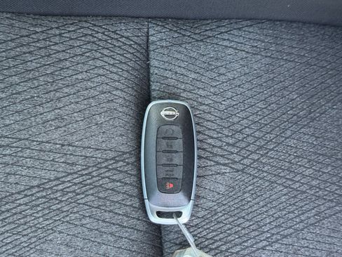 Used 2025 Nissan Rogue SV FWD image 27