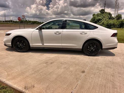 Used 2025 Honda Accord SE image 4