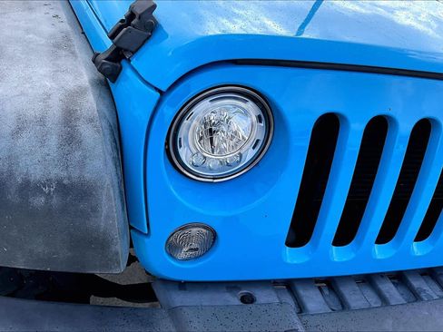 Used 2018 Jeep Wrangler Unlimited Sport S image 27