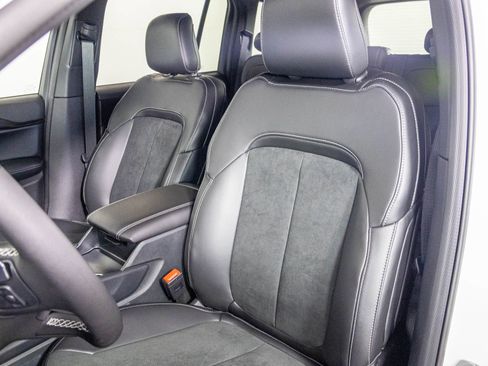 New 2025 Jeep Grand Cherokee Altitude AWD/4WD image 18