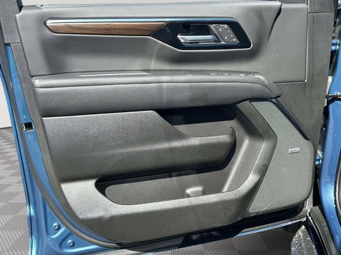 Used 2025 Chevrolet Tahoe High Country AWD/4WD image 19