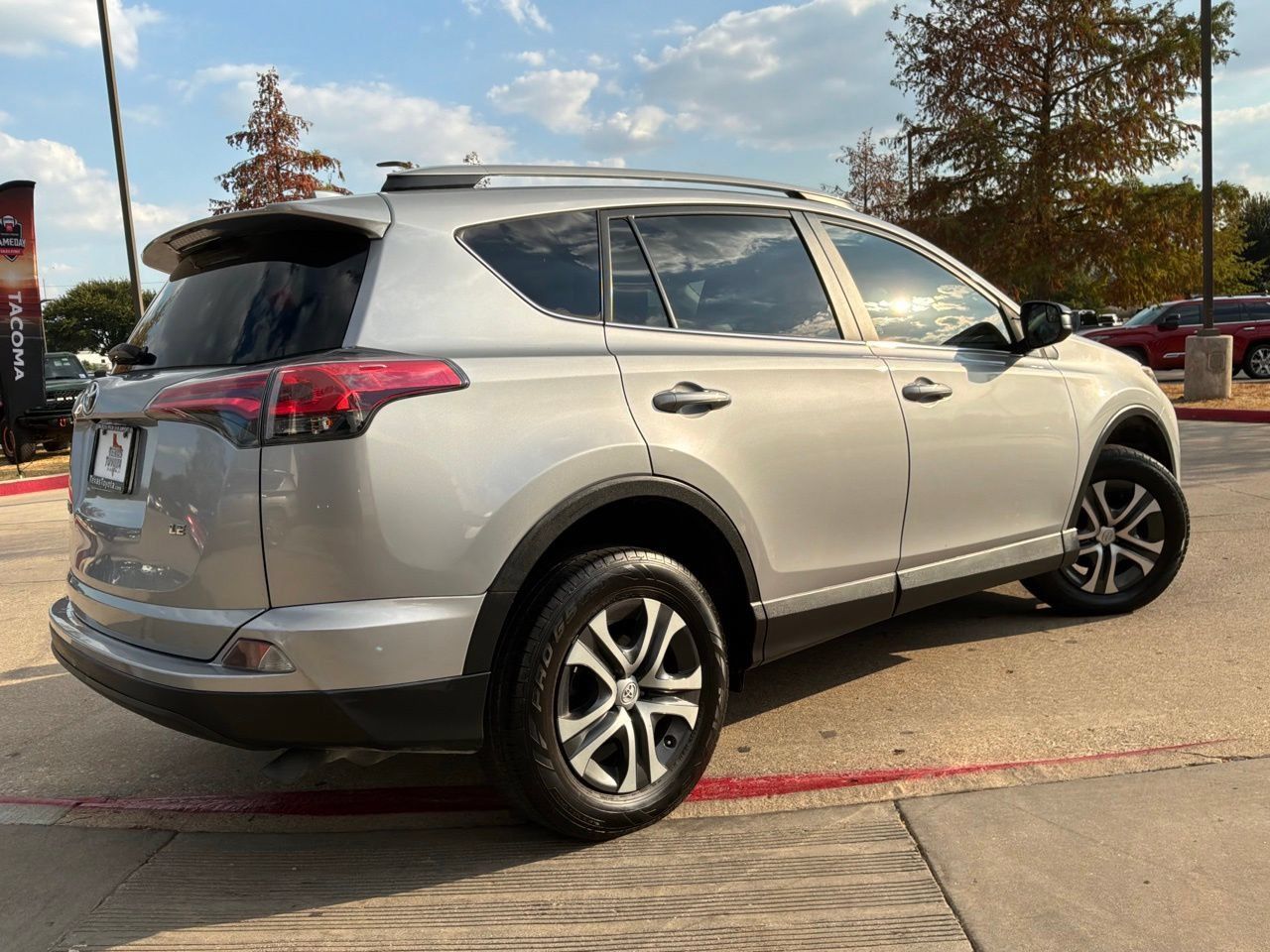Used 2017 Toyota RAV4 LE FWD image 6