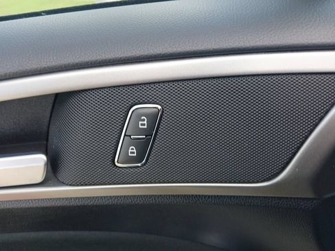 Used 2020 Ford Fusion SE FWD image 30